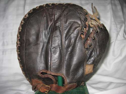 Spalding Black Basemitt Back